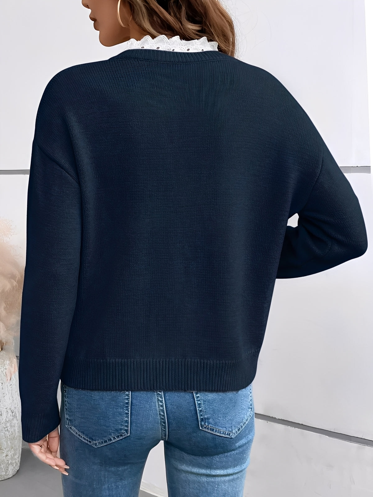 Van Rossem Mode® | Chique Gebreide Trui met Elegante Kantkraag