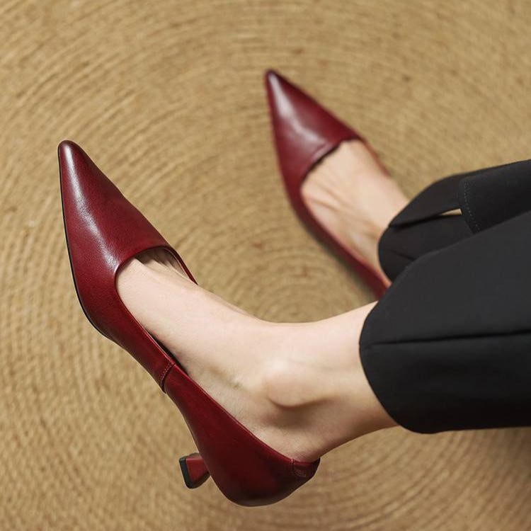 Van Rossem Mode®| Verfijnde Puntige Leren Pumps